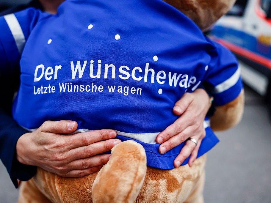 Großes Fest und Dankesfeier – die ASB-Wünschewagen feiern mit ihren Wunscherfüller:innen