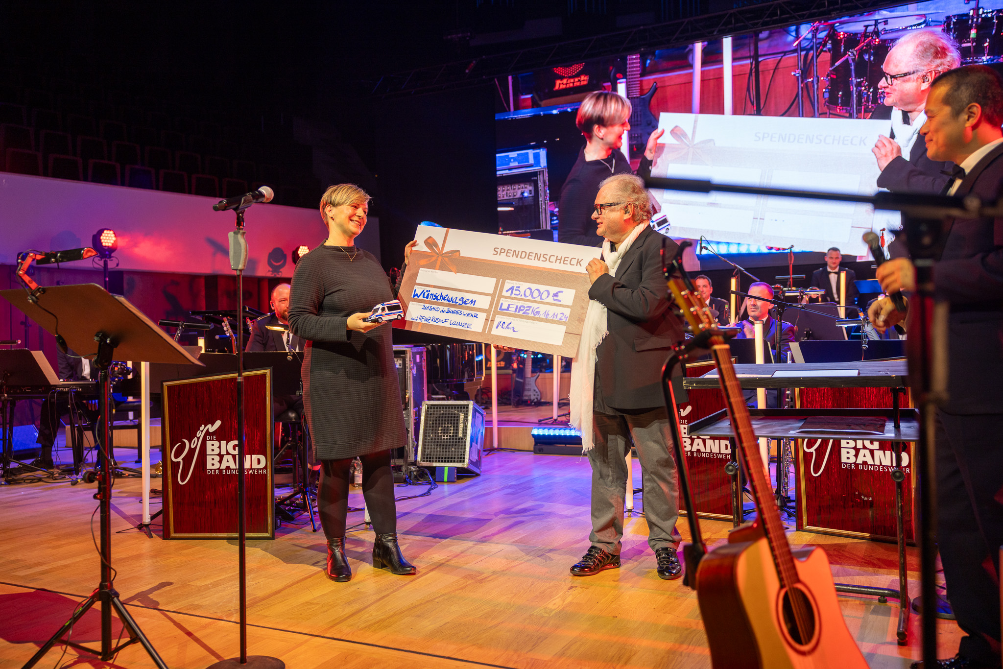 Big Band der Bundeswehr & Heinz Rudolf Kunze spenden für Wünschewagen