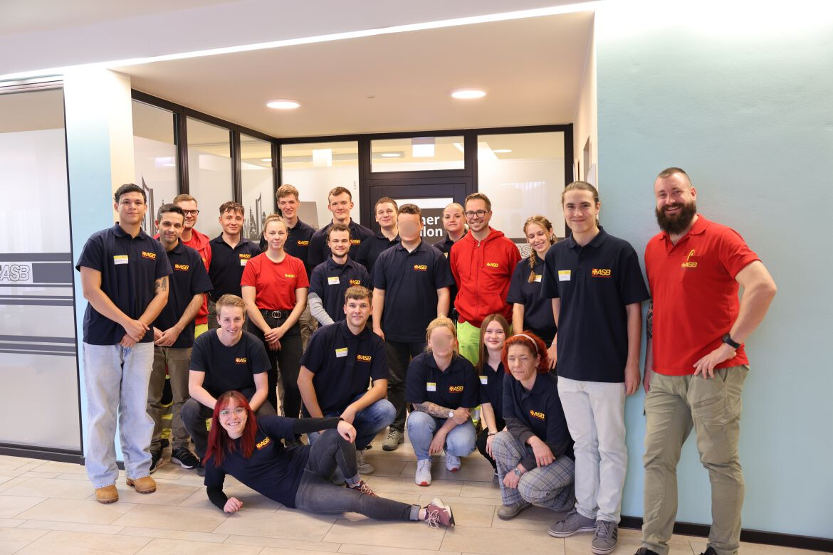 Gruppenbild_Gesichter retuschiert.png