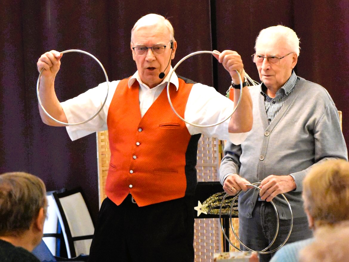 Zaubershow und Mundart-Nachmittag: Großer Spaß für unsere Gäste