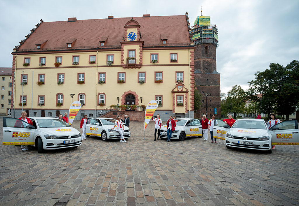 ASB-Eilenburg_Team-der-Sozialstation-auf-Marktplatz_web.jpg ASB Leipzig Team der Sozialstation Eilenburg der ambulanten Pflege