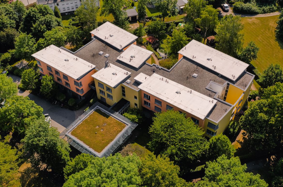 Foto für News2_ein großes Haus und Gelände muss gepflegt werden.jpg