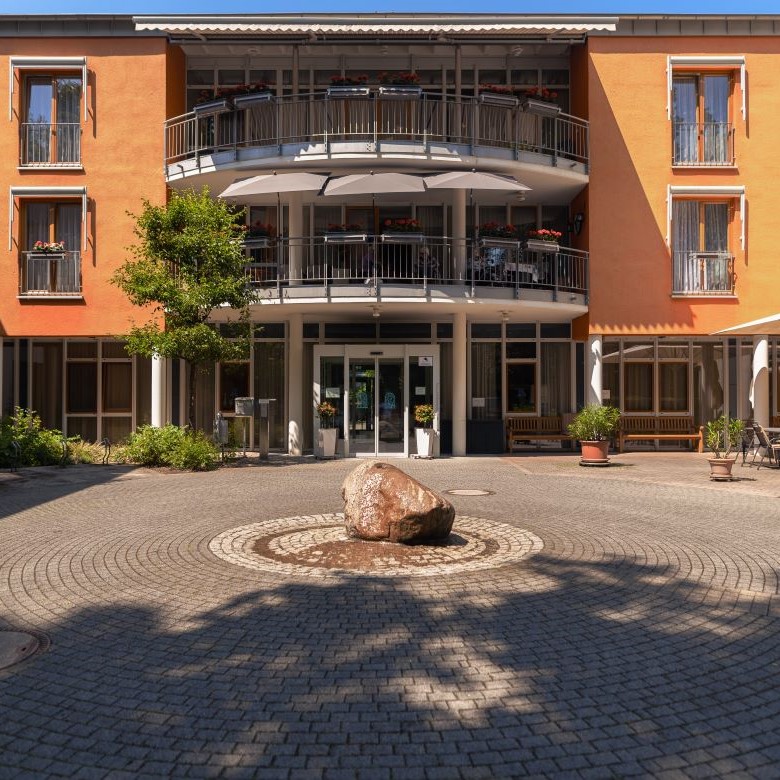 Quadrat_Ansicht SH Kitzscher_Eingang.jpg