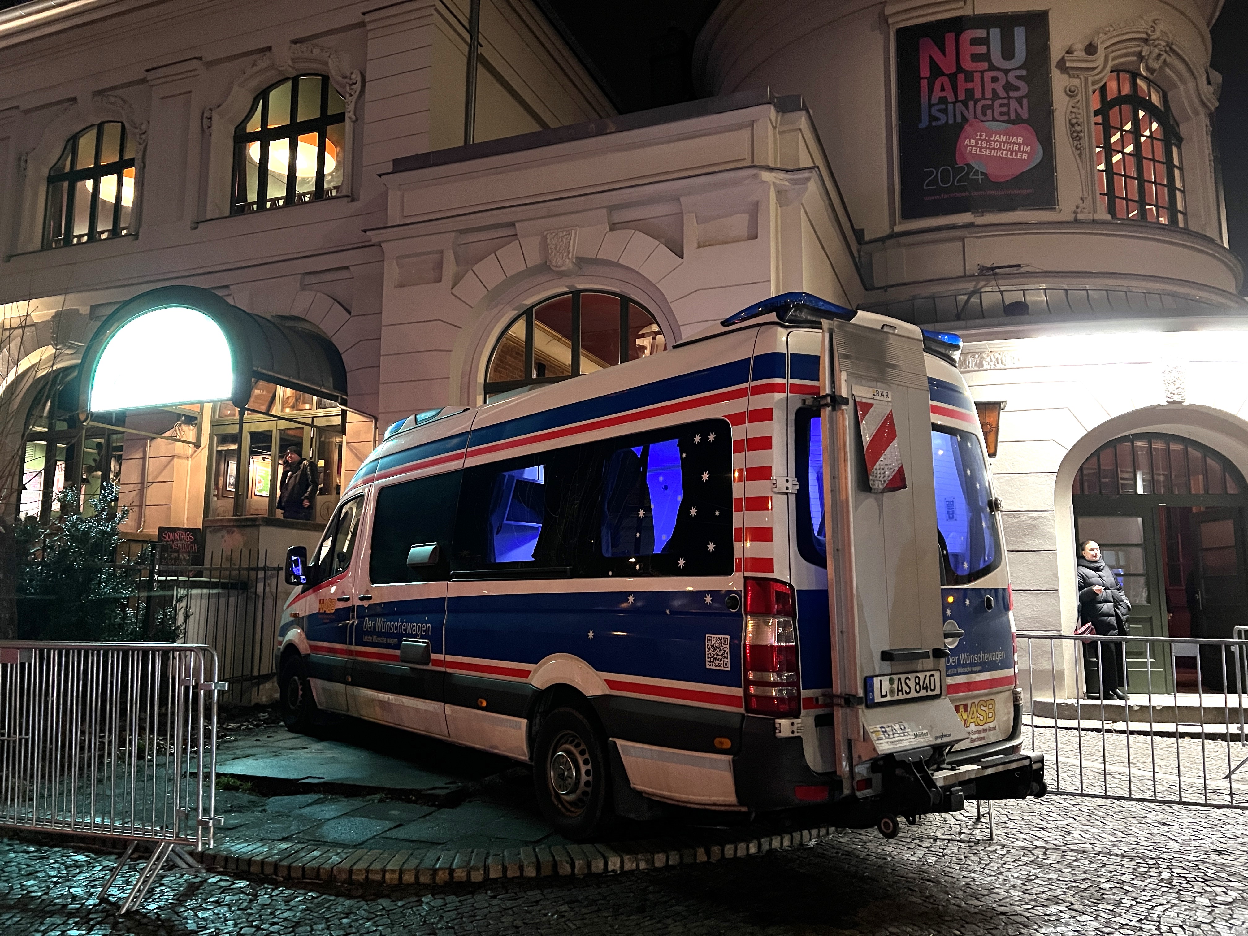 Wünschewagen als „Local Hero“ beim Neujahrssingen der Leipziger Gastro-Szene