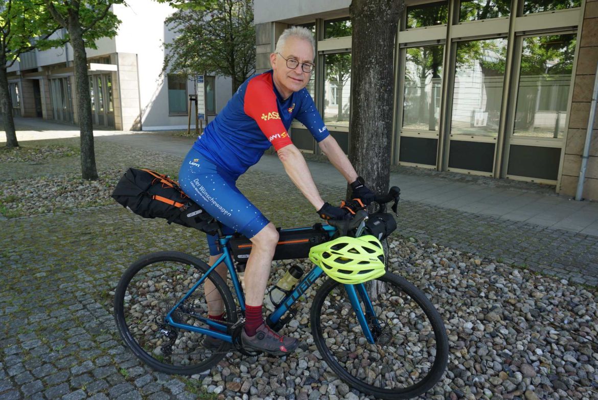 Holger_Ostermeyer_startet_am_1._Mai_seine_Radtour_komp.jpg