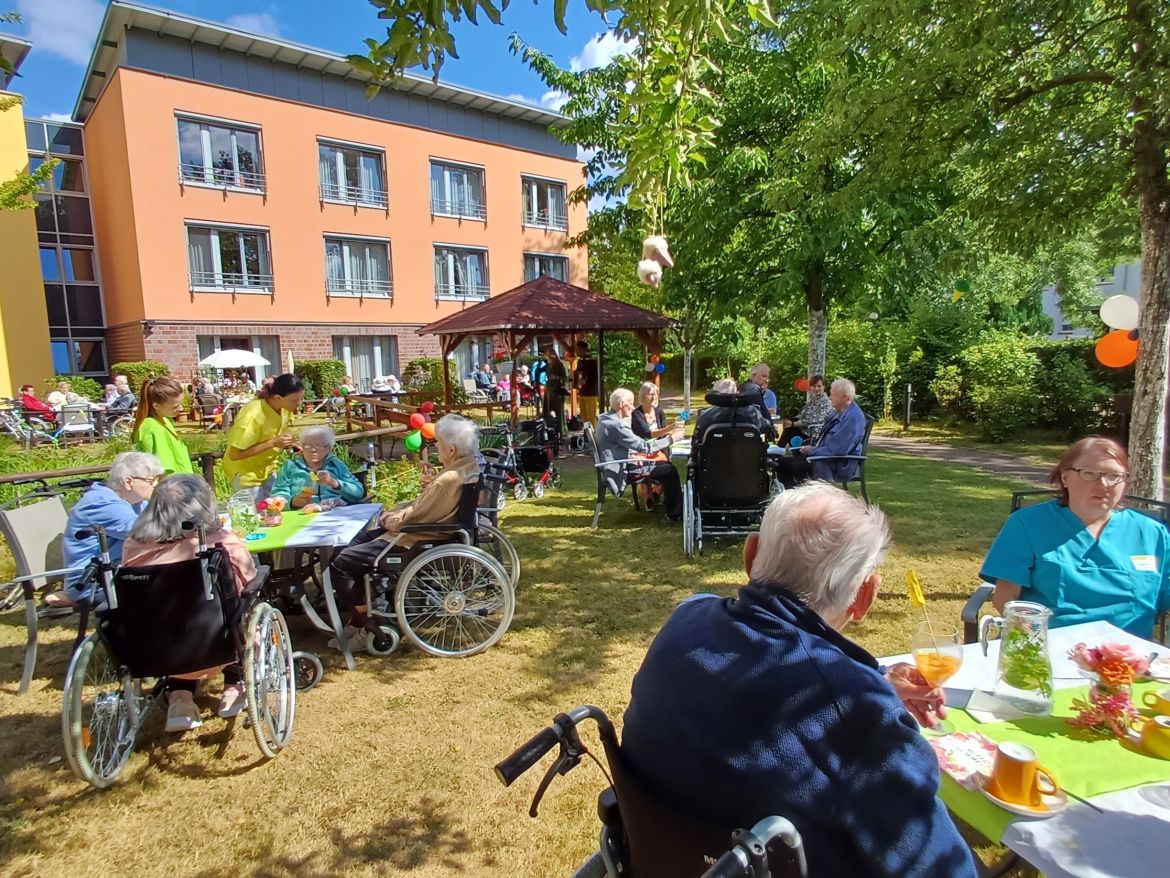 SH Böhlen_Sommerfest_Blick in den Garten_News.jpg
