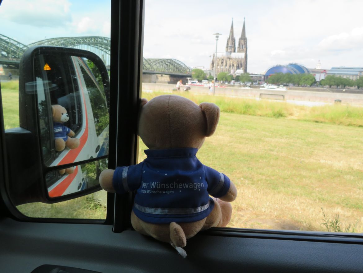 Bild Wünschewagen 3_News_mit Teddy Ausblick.JPG