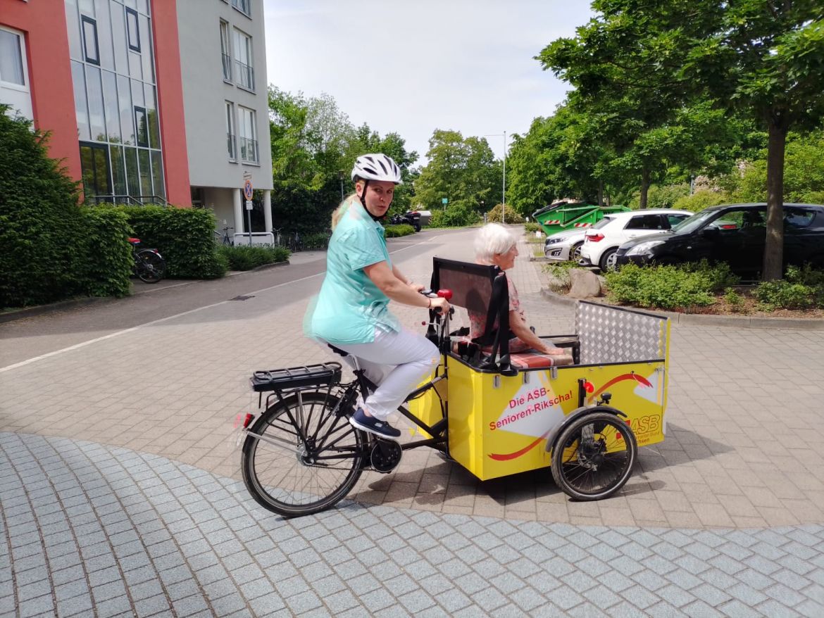 Rikscha fahren_Frau Biermann.jpeg